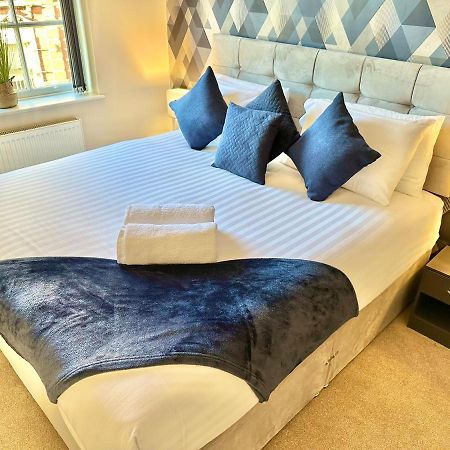 A Stylish Retreat - Super King Bed - Heart Of Town Centre - 5 Mins Stroll To Beach Bournemouth Exteriör bild