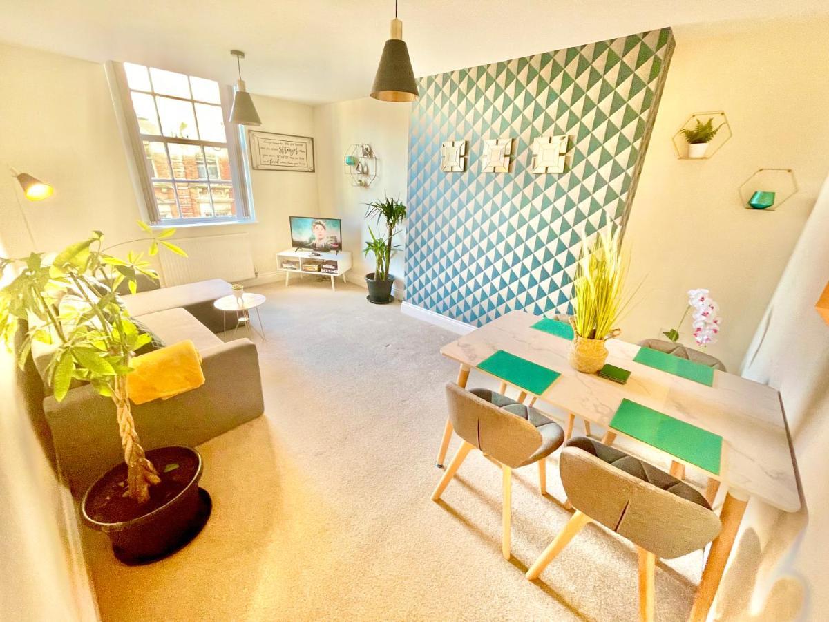 A Stylish Retreat - Super King Bed - Heart Of Town Centre - 5 Mins Stroll To Beach Bournemouth Exteriör bild