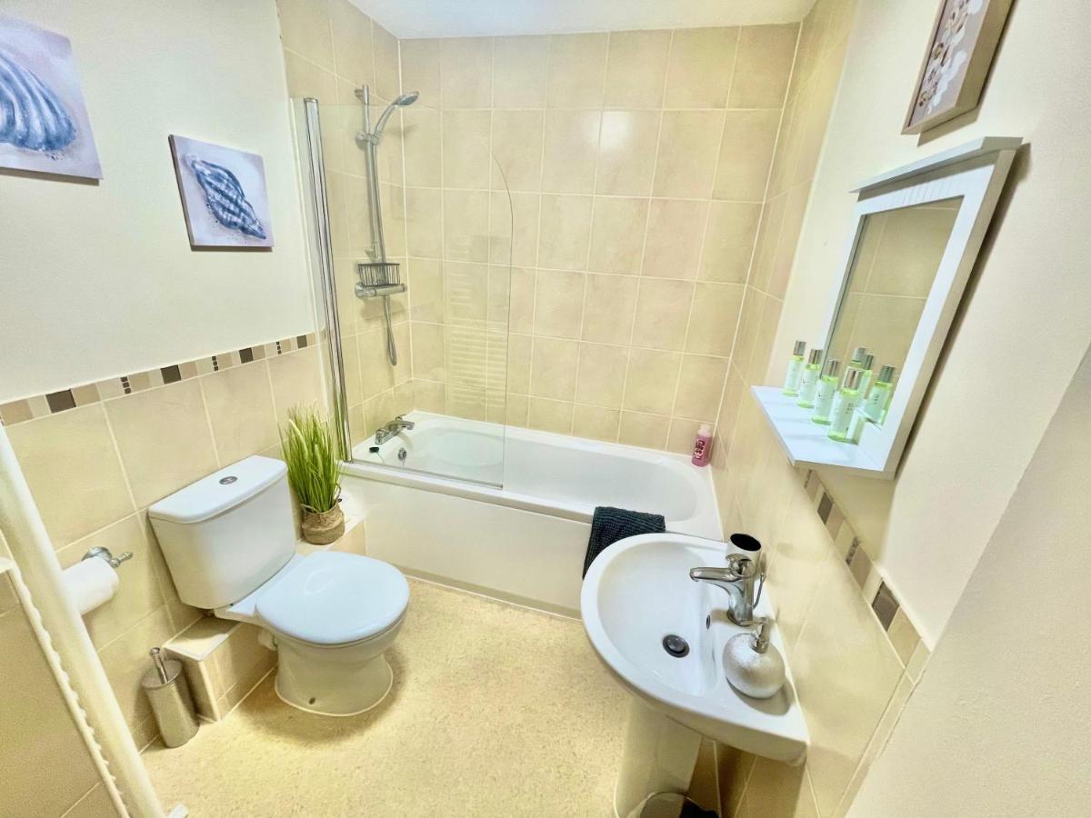 A Stylish Retreat - Super King Bed - Heart Of Town Centre - 5 Mins Stroll To Beach Bournemouth Exteriör bild