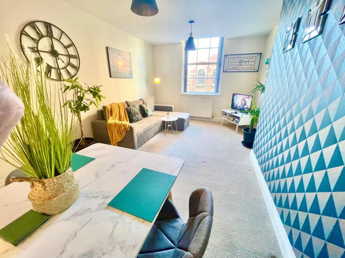 A Stylish Retreat - Super King Bed - Heart Of Town Centre - 5 Mins Stroll To Beach Bournemouth Exteriör bild