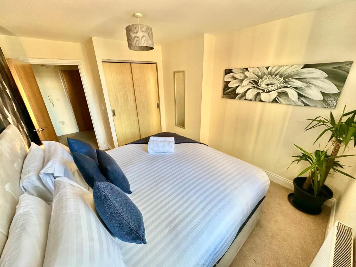 A Stylish Retreat - Super King Bed - Heart Of Town Centre - 5 Mins Stroll To Beach Bournemouth Exteriör bild