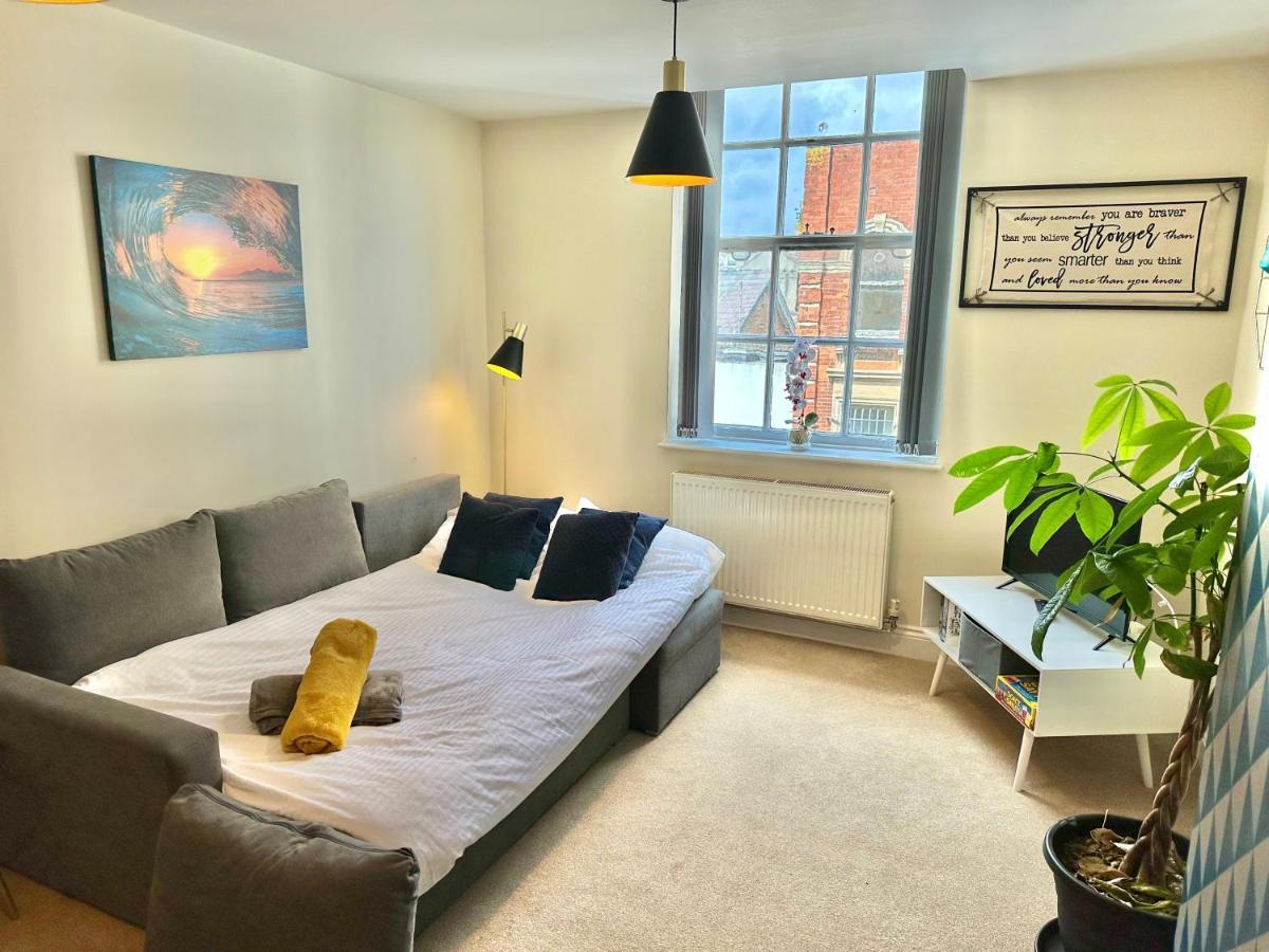 A Stylish Retreat - Super King Bed - Heart Of Town Centre - 5 Mins Stroll To Beach Bournemouth Exteriör bild