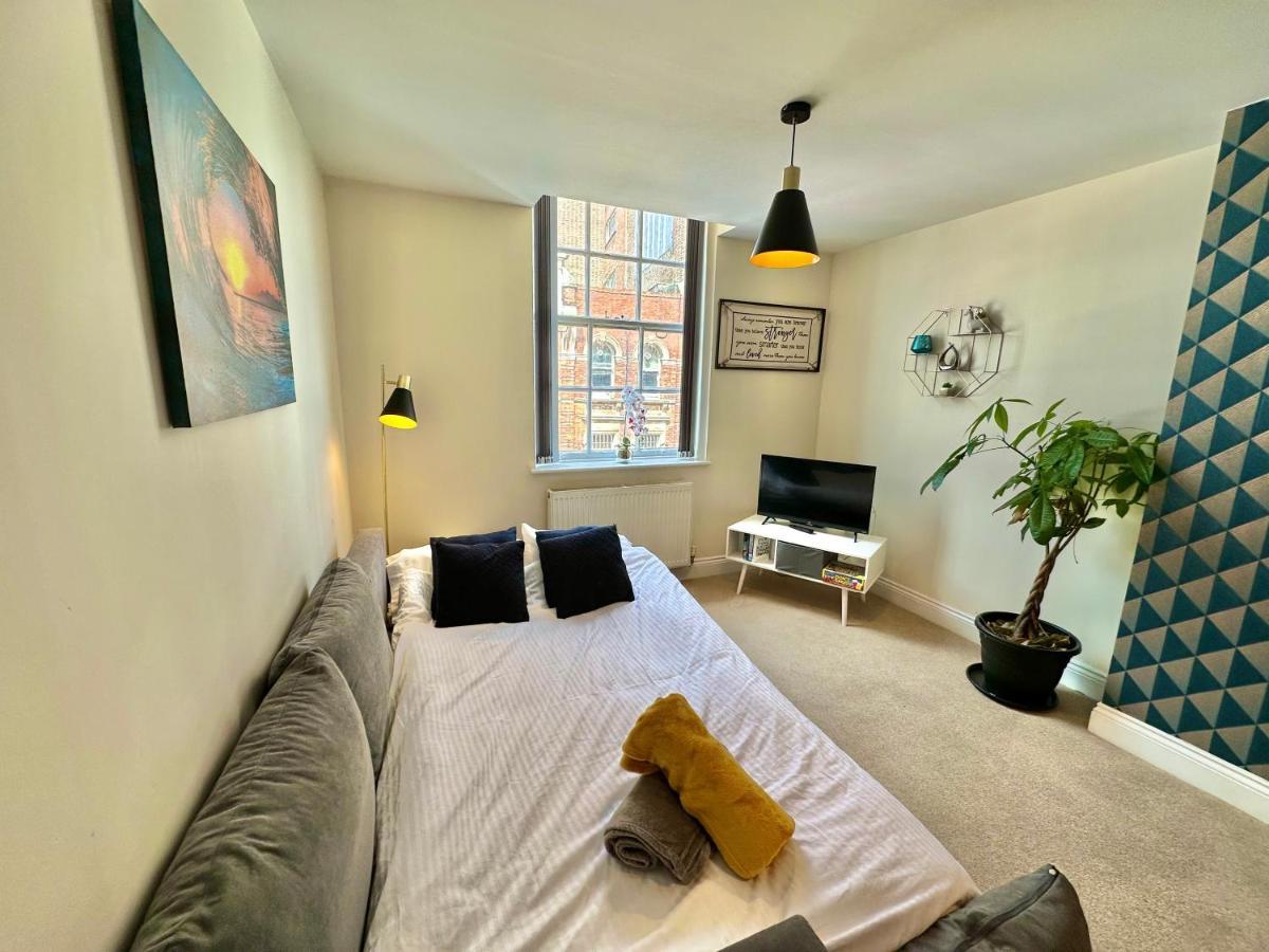A Stylish Retreat - Super King Bed - Heart Of Town Centre - 5 Mins Stroll To Beach Bournemouth Exteriör bild